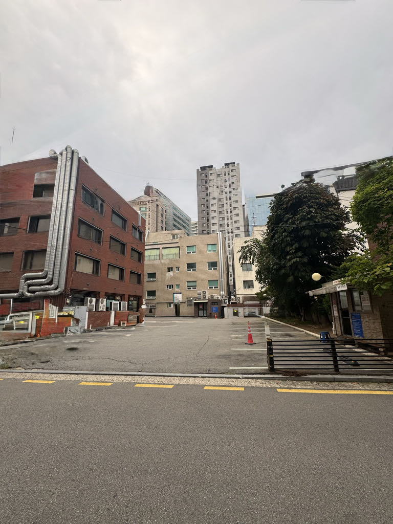 홍인빌딩 주차장 이미지 1