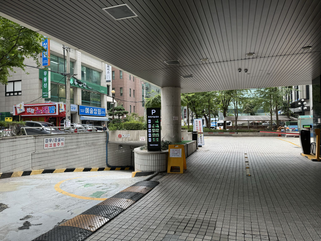 빅토리아빌딩 지하 주차장 이미지 8
