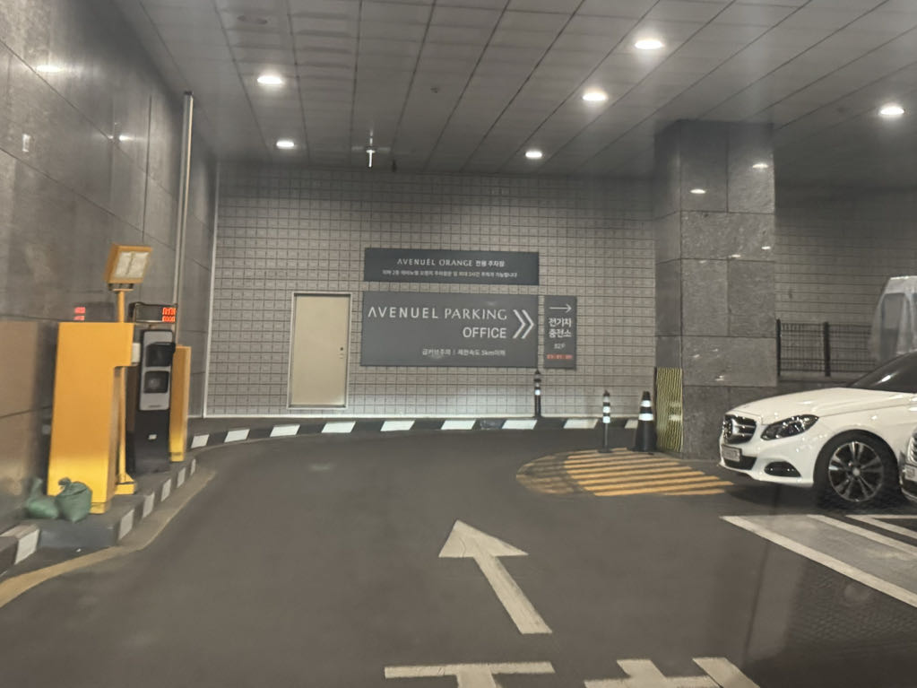롯데백화점 평촌점 주차장 이미지 3