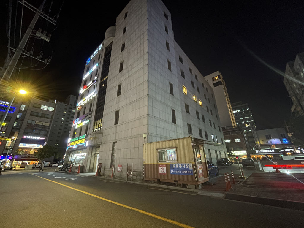 한경빌딩 주차장 이미지 2