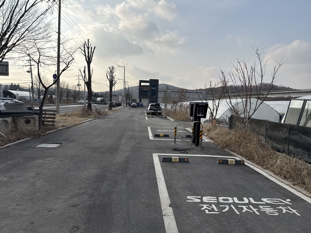 전기차 충전소 공영 주차장 이미지 2