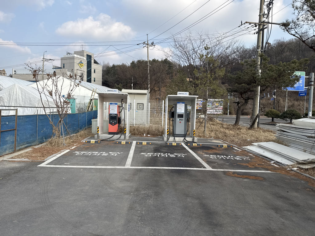 전기차 충전소 공영 주차장 이미지 1