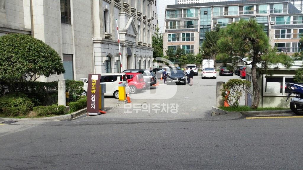 빌딩 주차장 이미지 1