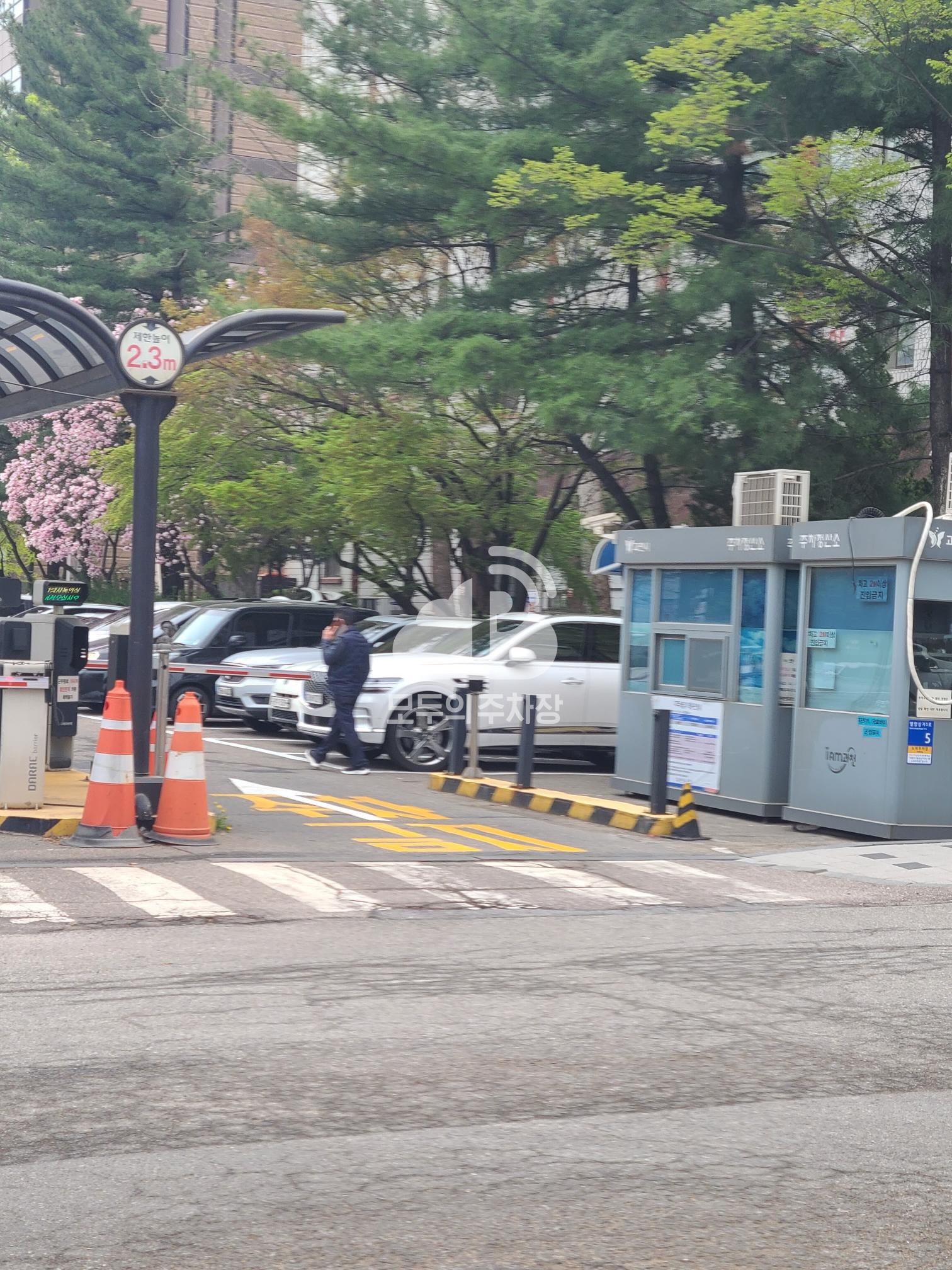 국민은행앞 공영 주차장 이미지 1