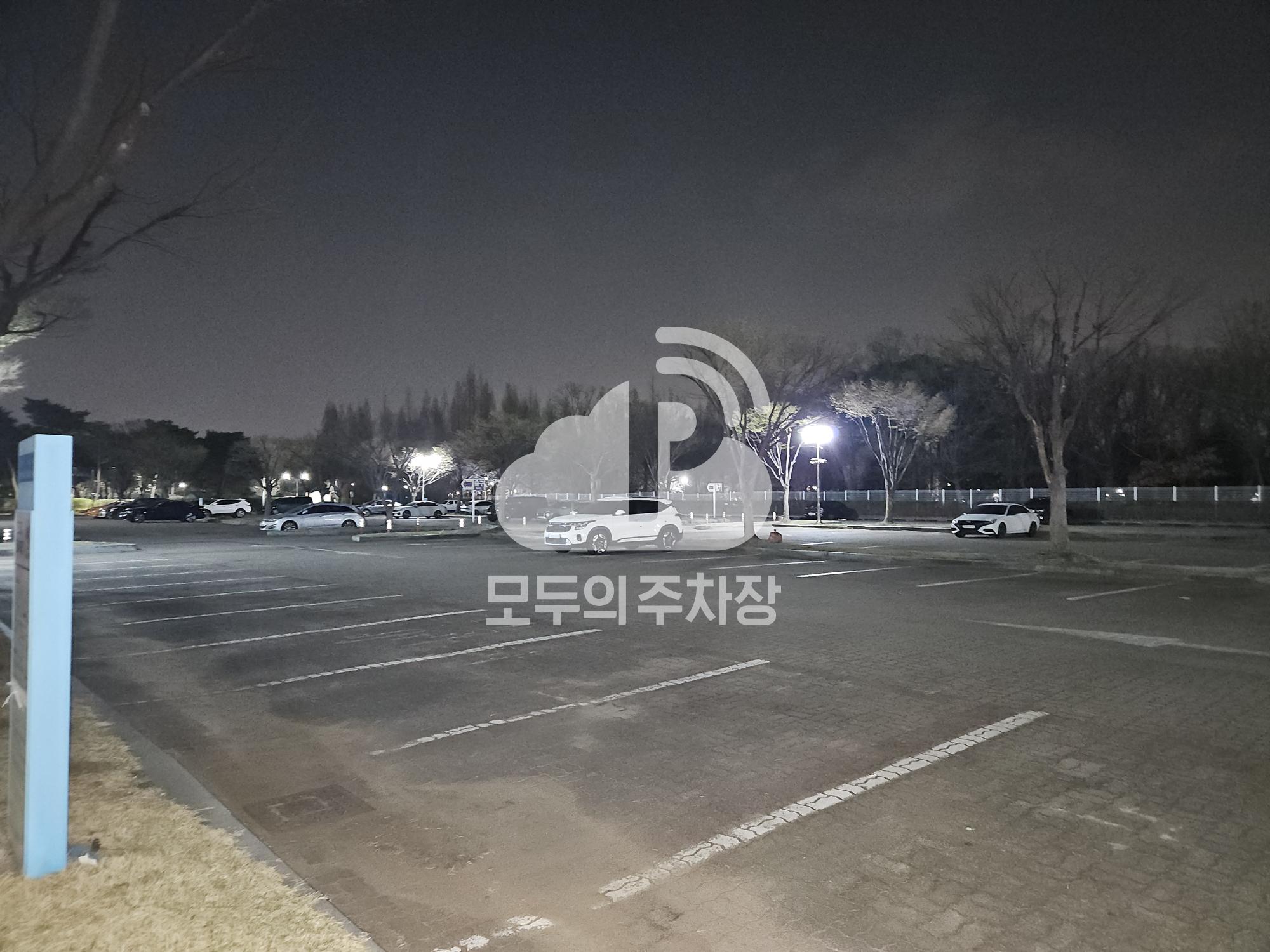 호수공원 제2 공영 주차장 이미지 1