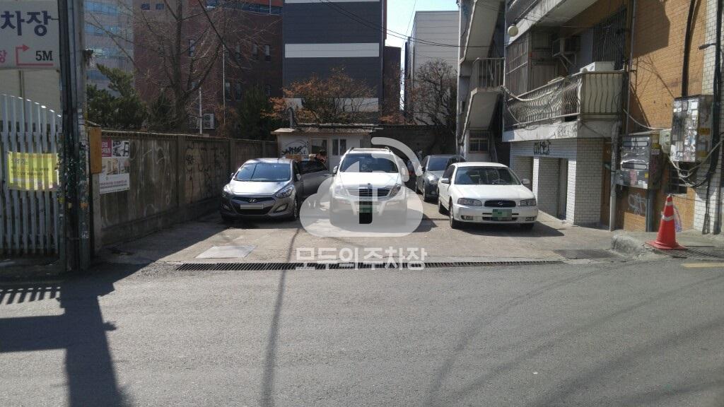 유료 민영 주차장 이미지 1