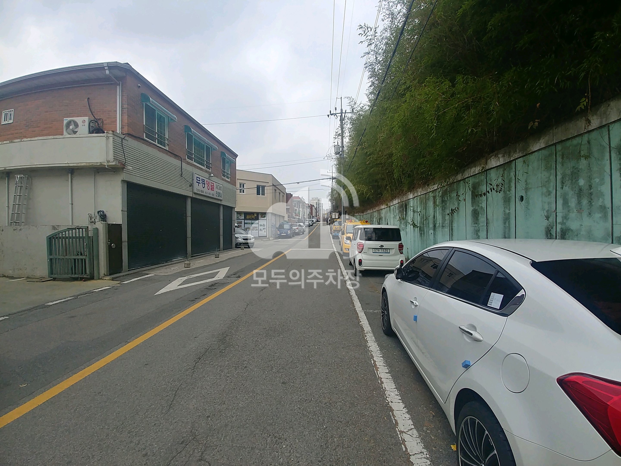 무등초교담밑 노상 공영 주차장 이미지 1