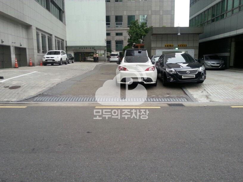 오로라월드빌딩 주차장 이미지 2