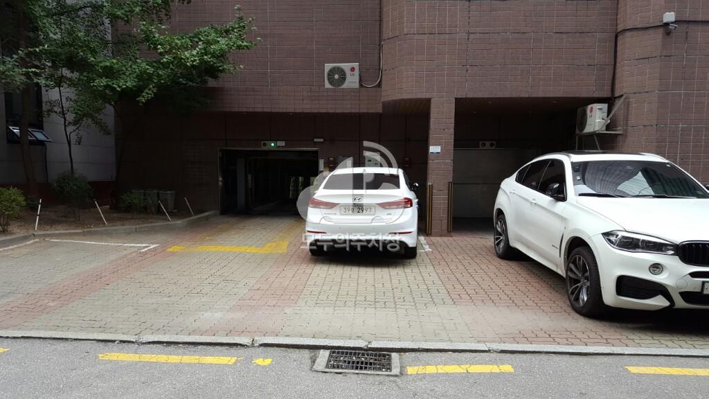 선릉빌딩 주차장 이미지 2