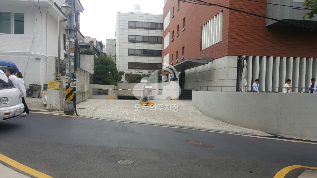새롬빌딩 주차장 이미지 2