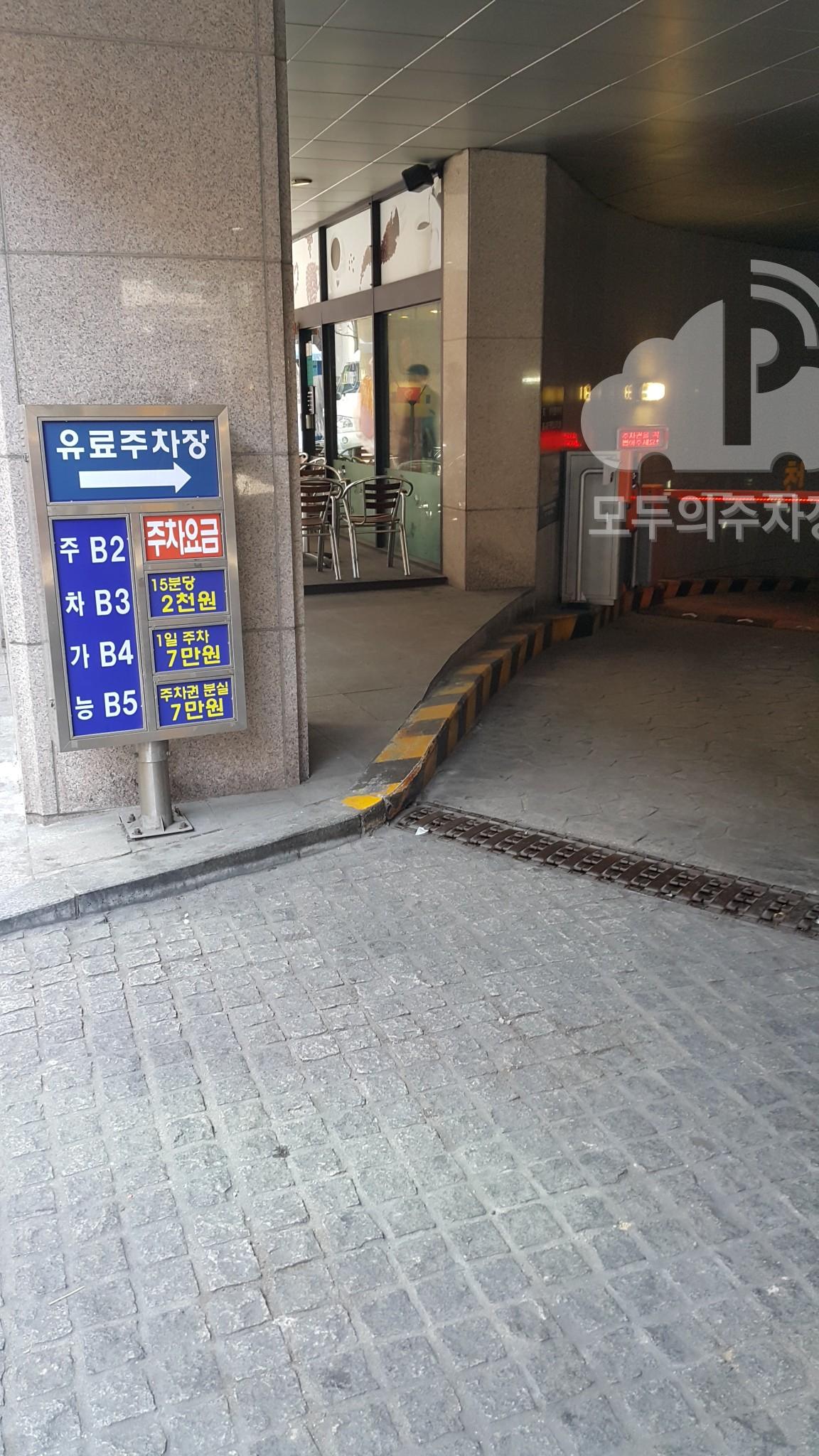 쌍용플레티넘빌딩 주차장 이미지 2