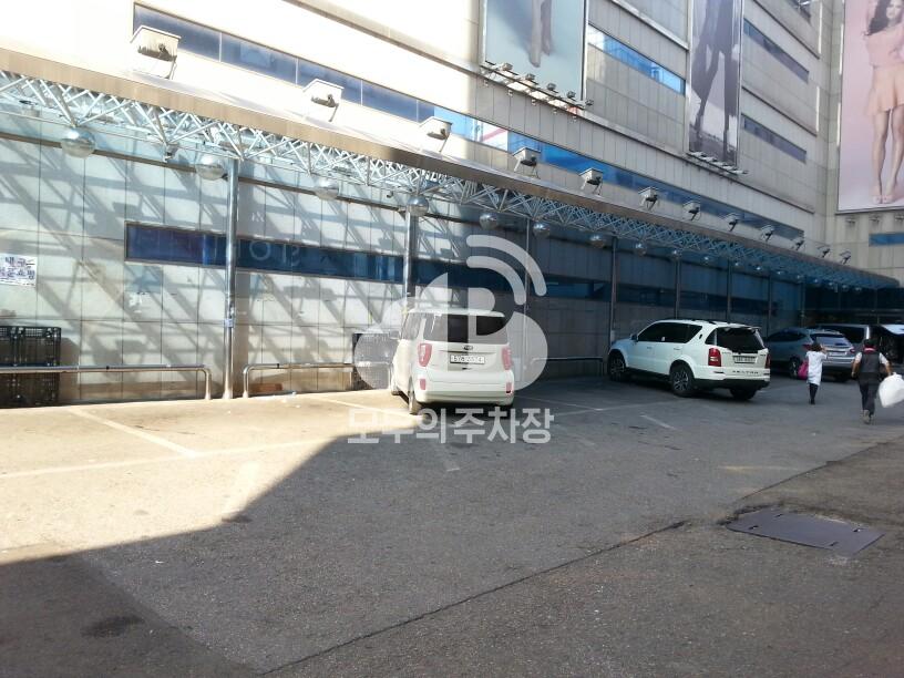 아트프라자 주차장 이미지 2