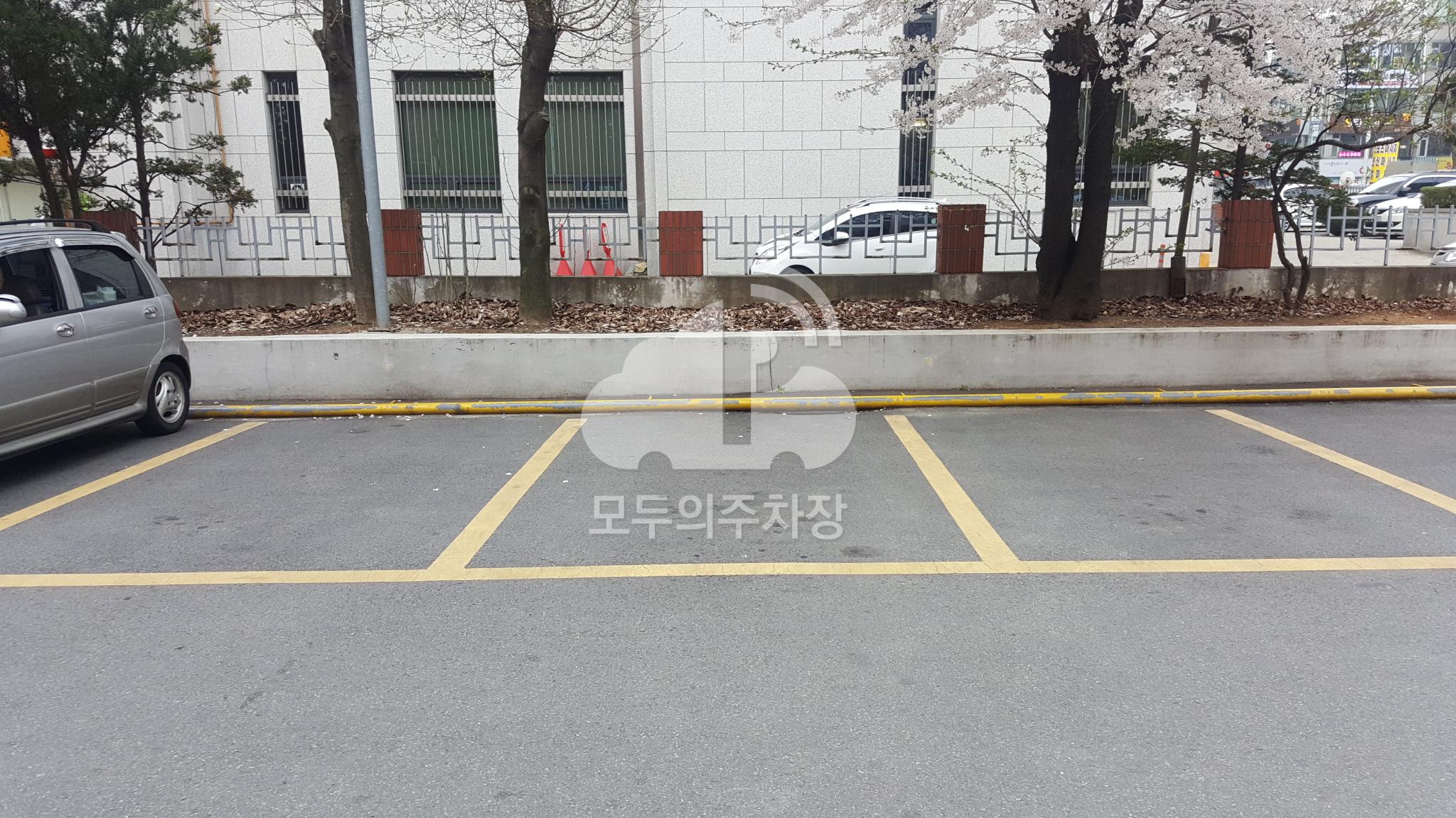 케이엠파크 KB국민은행안산종합금융센터 주차장 이미지 1