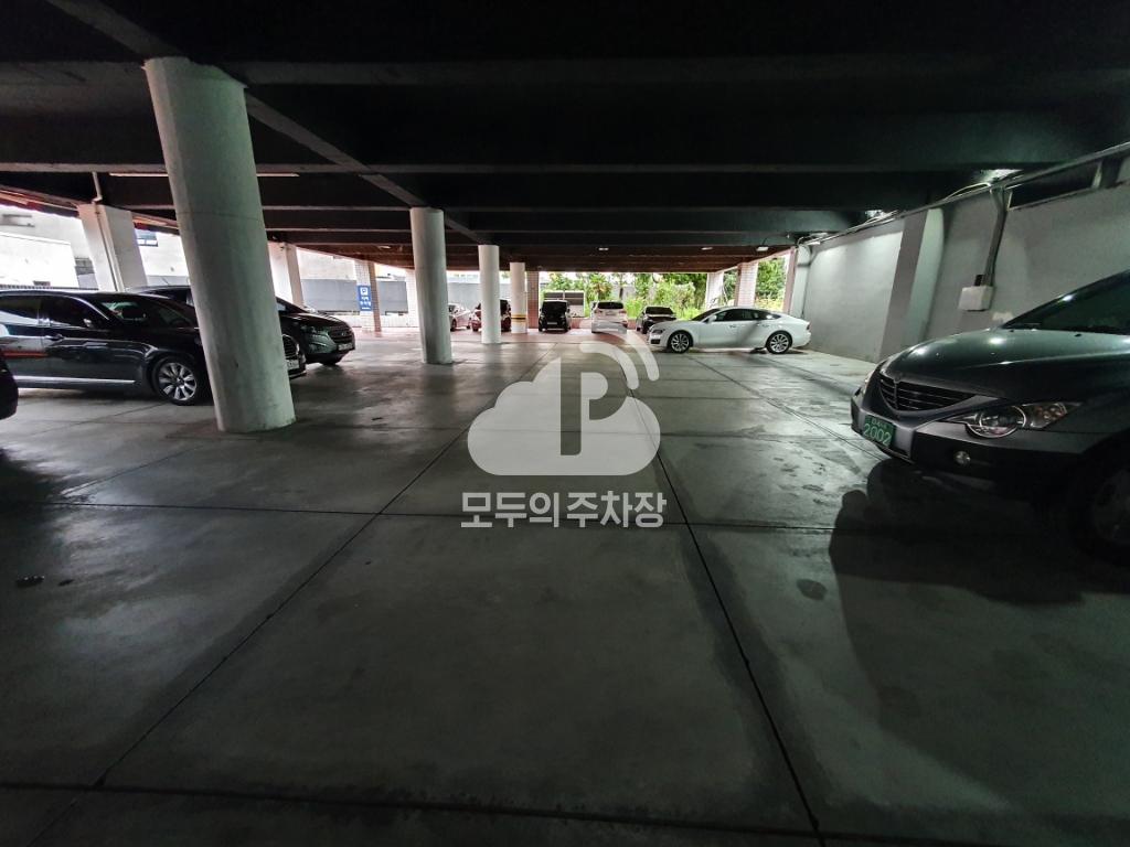중앙빌딩 주차장 이미지 3