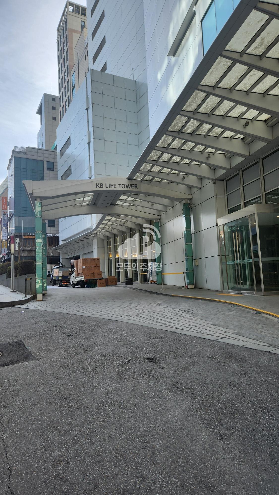 KB라이프타워 주차장 이미지 1