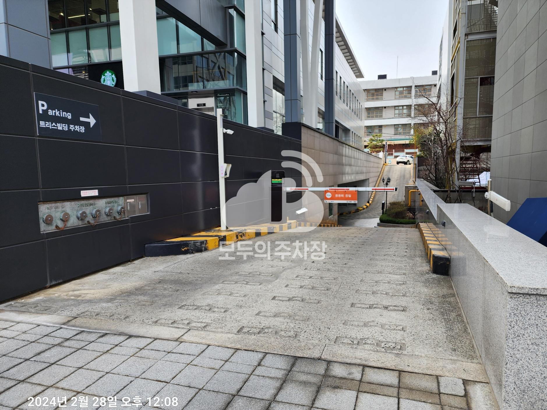 트리스빌딩 주차장 이미지 2