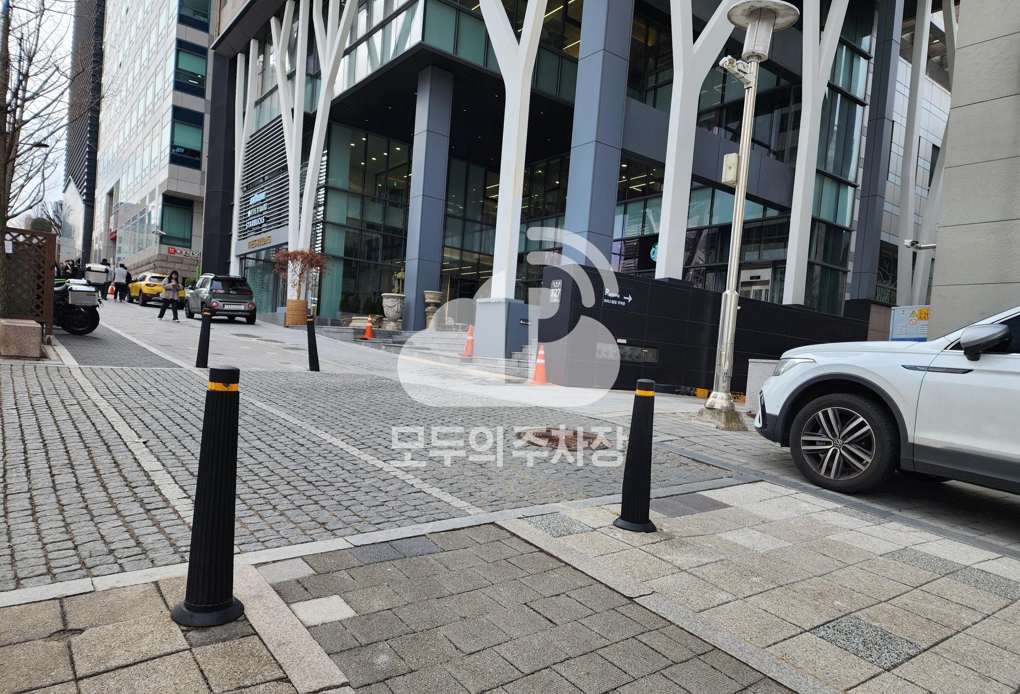 트리스빌딩 주차장 이미지 1