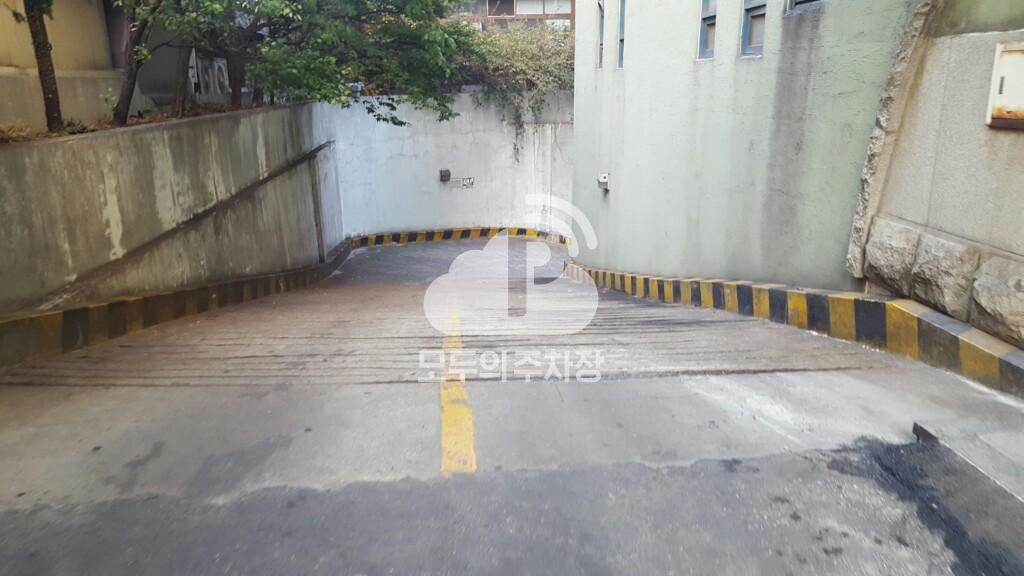 캠퍼스 프라자 주차장 이미지 2