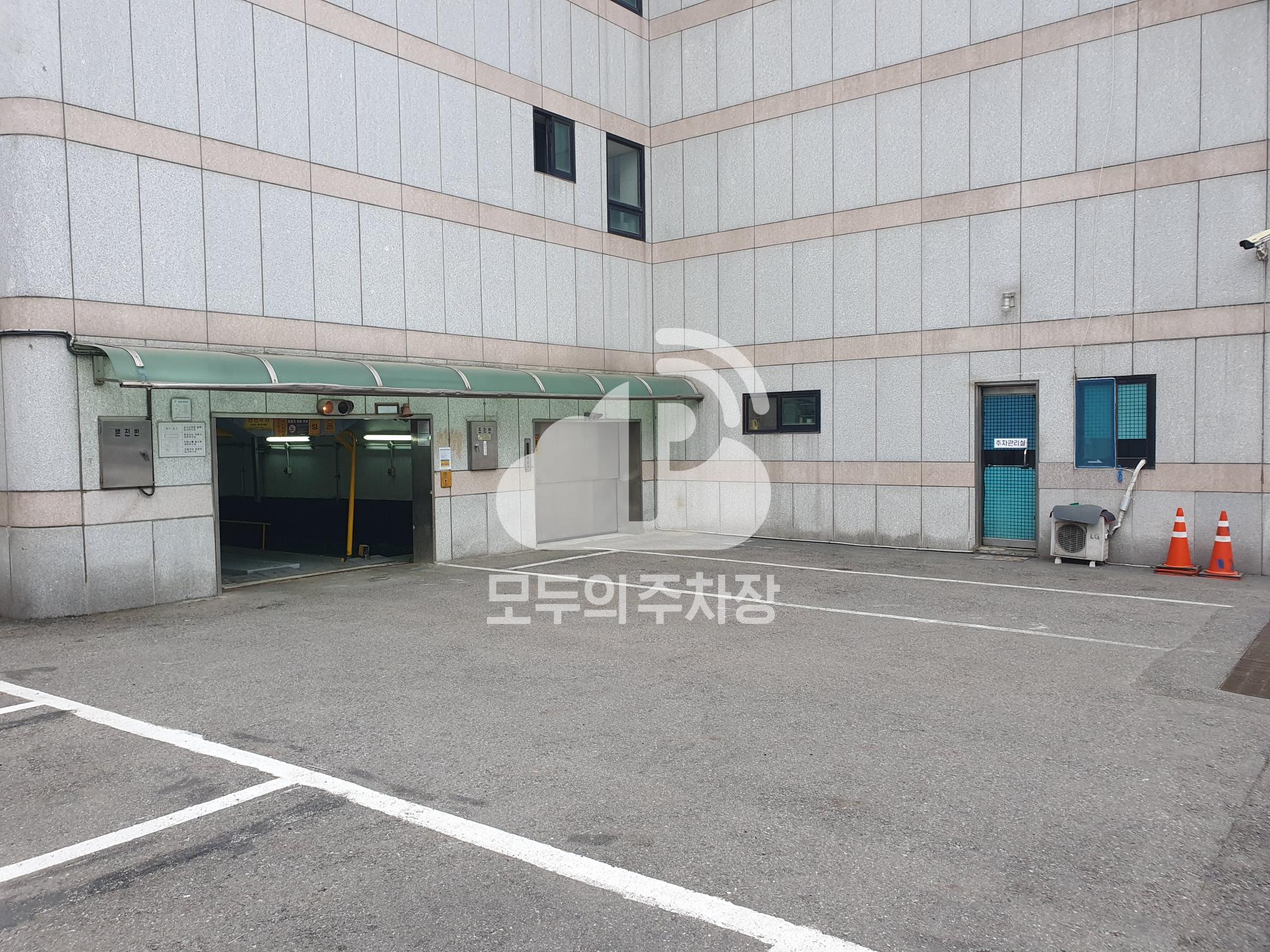 새한빌딩 주차장 이미지 2