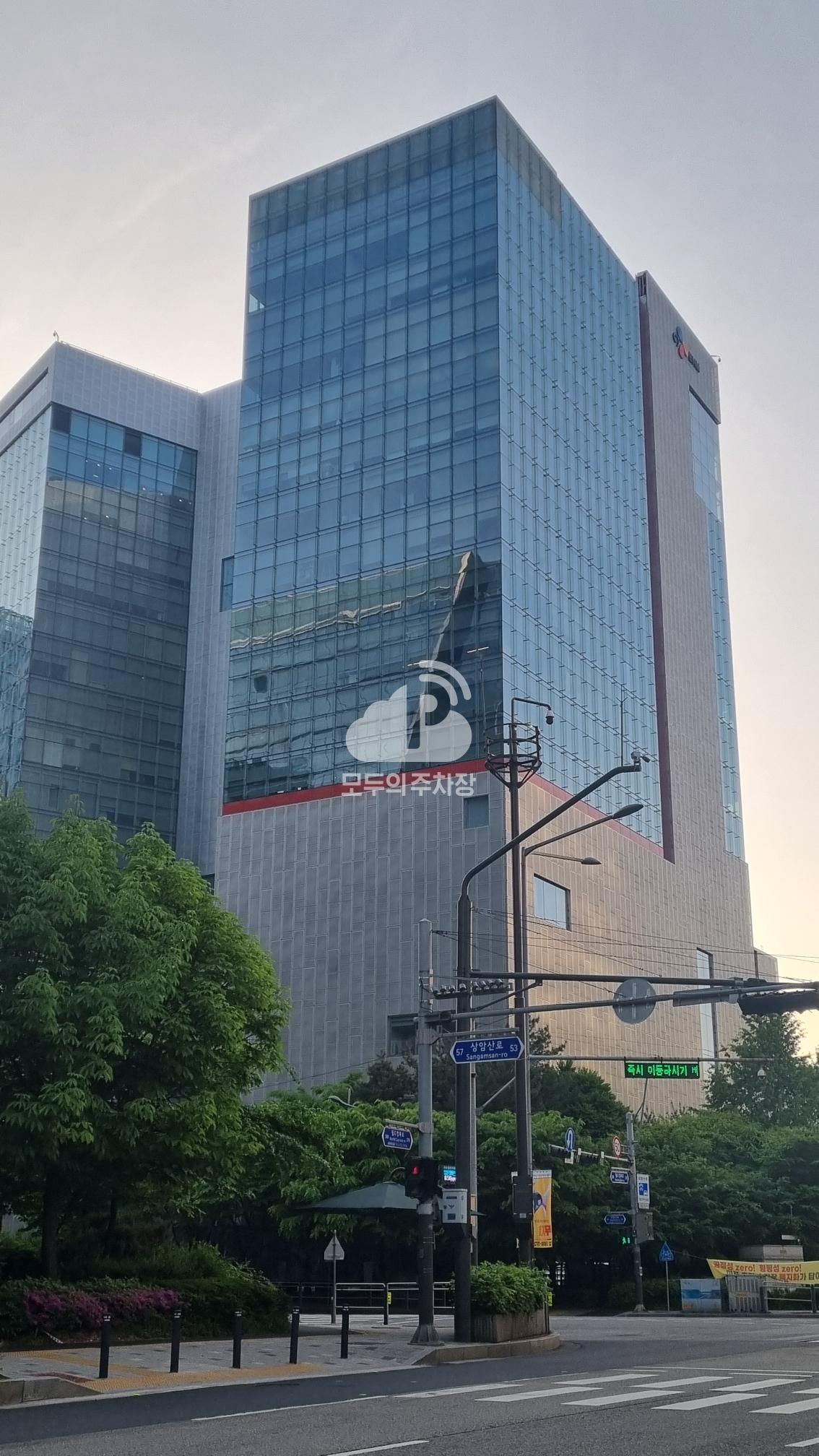 CJ E&M 센터 주차장 이미지 1