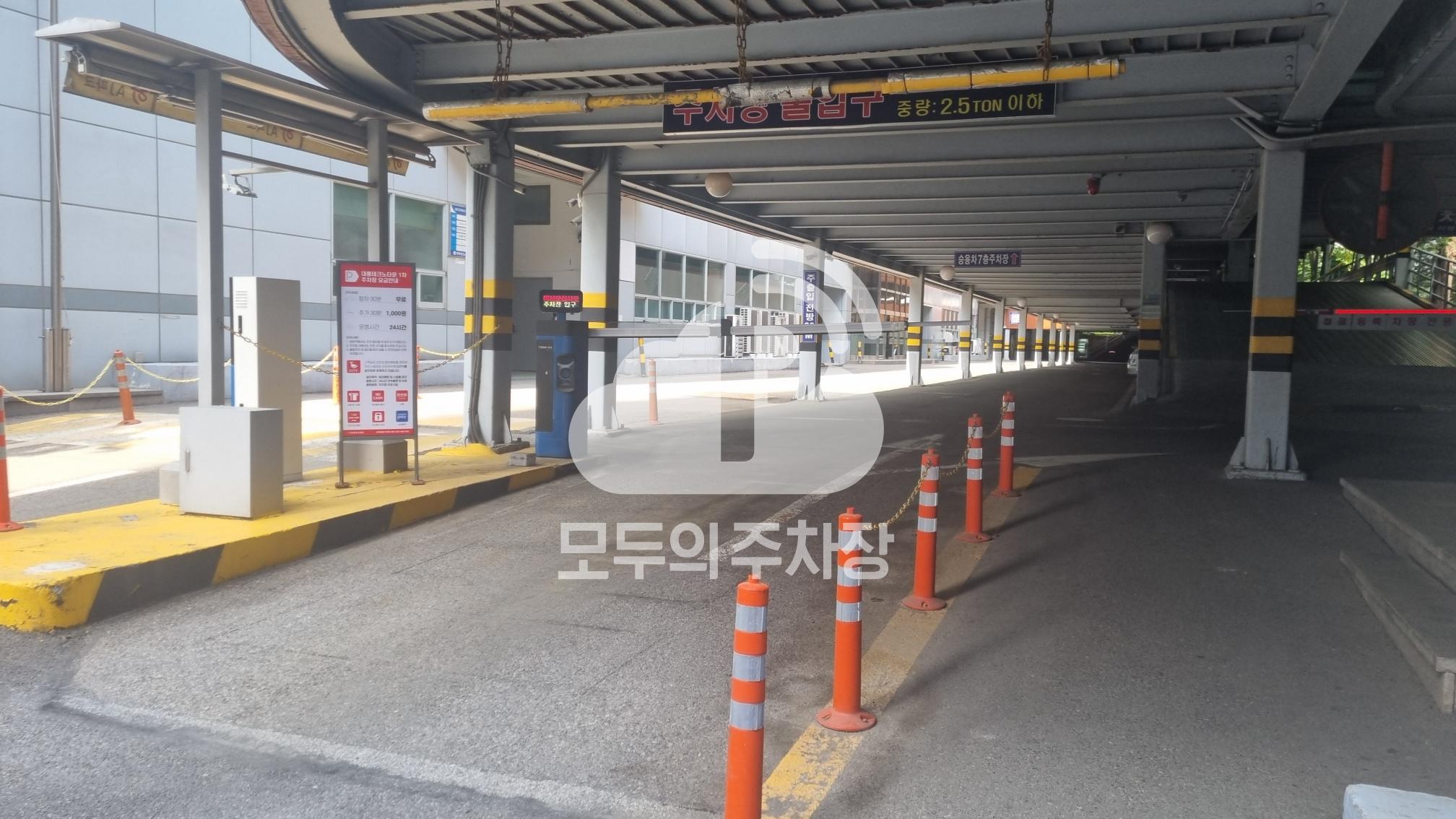 대륭테크노타워 1차 주차장 이미지 3