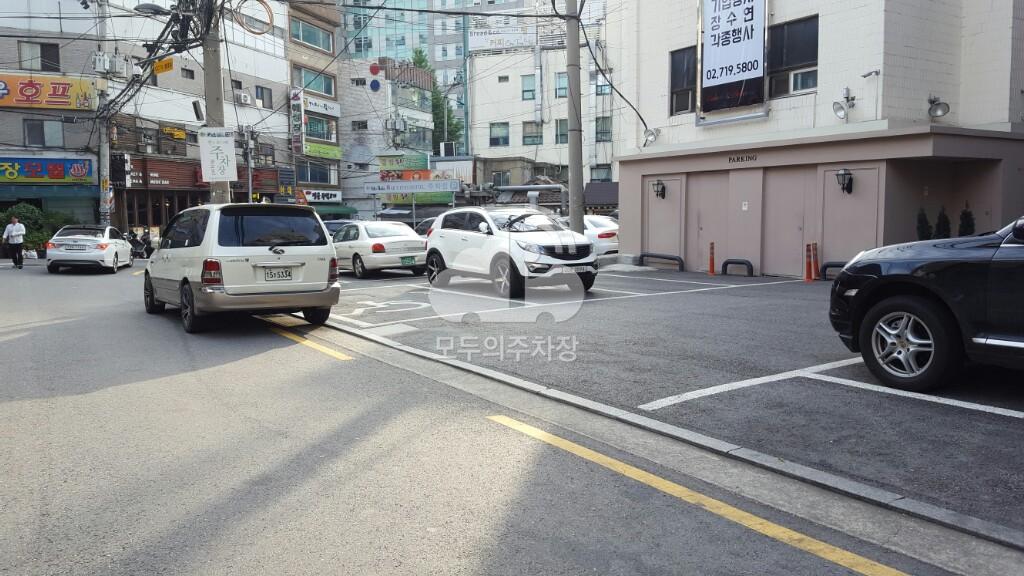 신촌로터촌빌딩 주차장 이미지 2