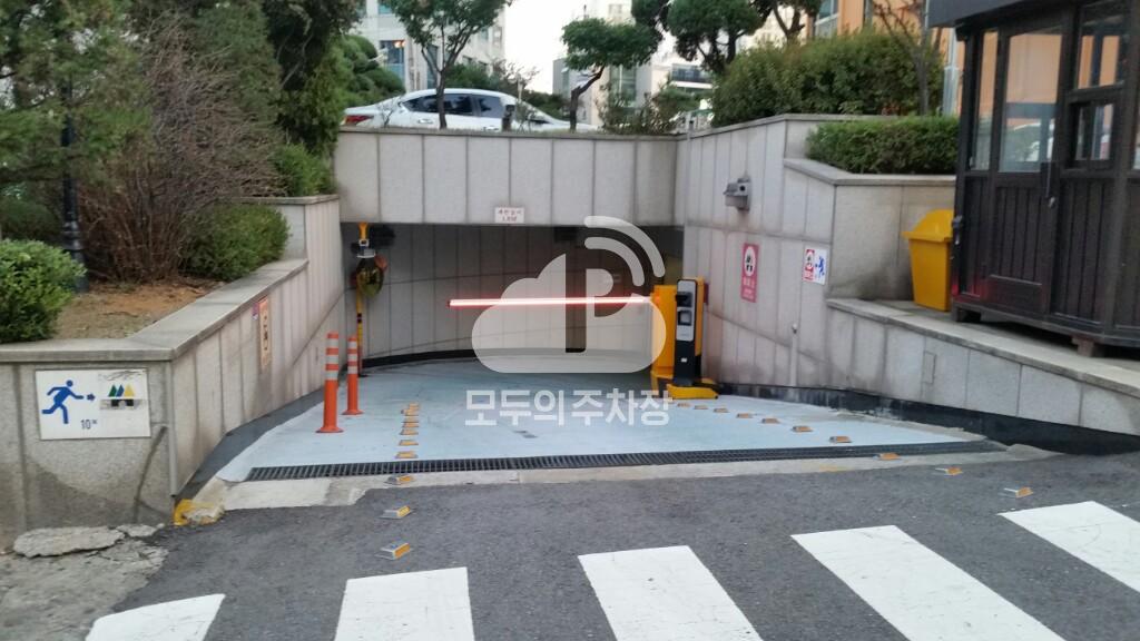 종근당 빌딩 주차장 이미지 3