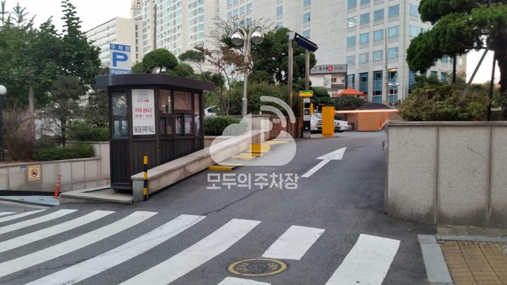 종근당 빌딩 주차장 이미지 2