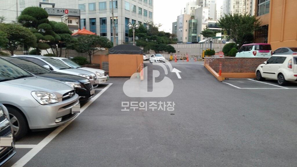종근당 빌딩 주차장 이미지 4