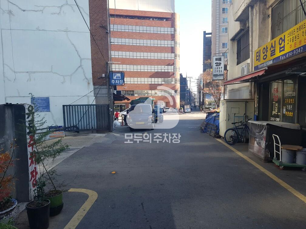 유료 민영 주차장 이미지 1