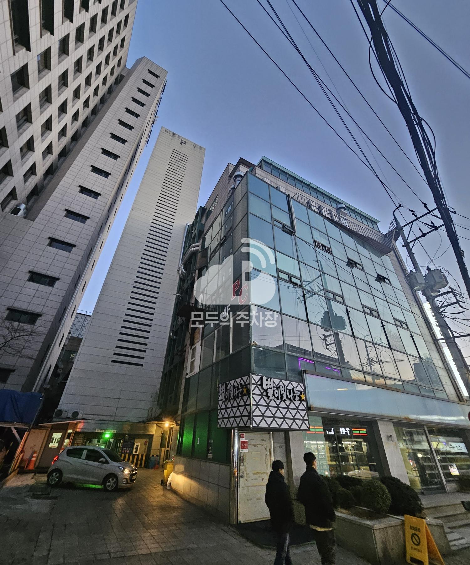 회원빌딩 주차장 이미지 1