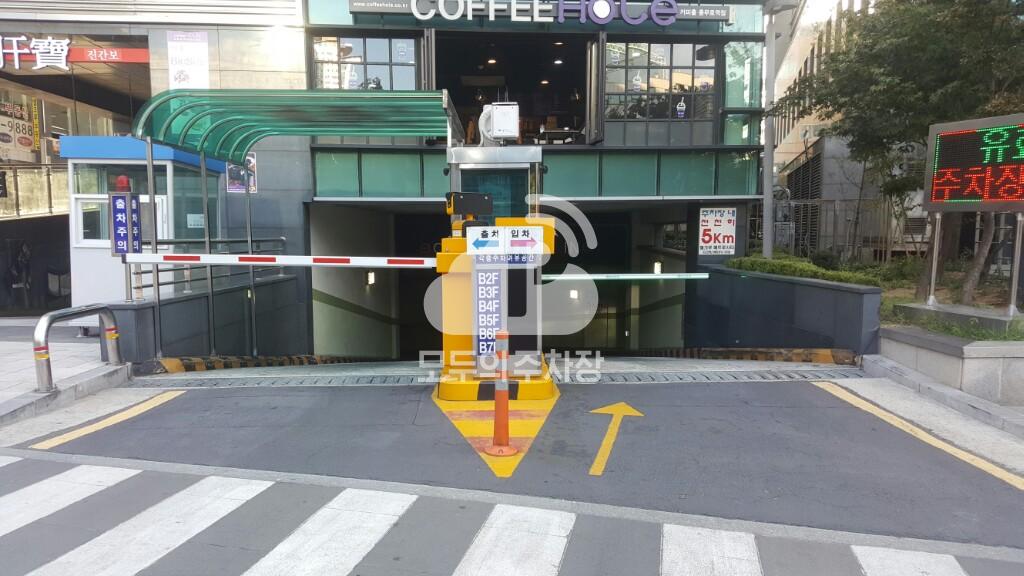 엘크루메트로시티 주차장 이미지 1