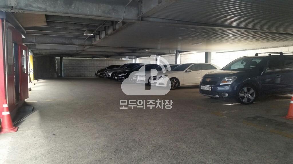 경향신문 주차장 이미지 6