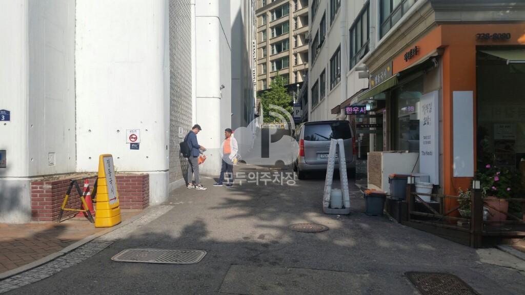 경향신문 주차장 이미지 1