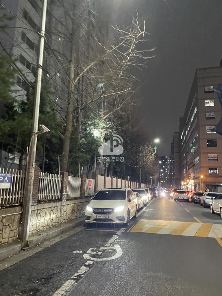 유경데파트 주차장 이미지 2