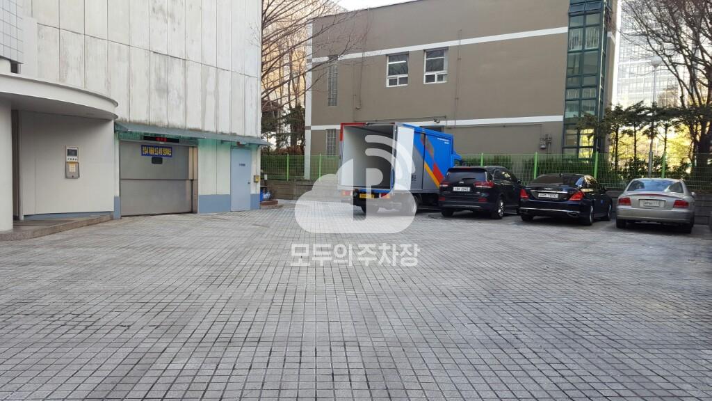 삼일빌딩 주차장 이미지 2