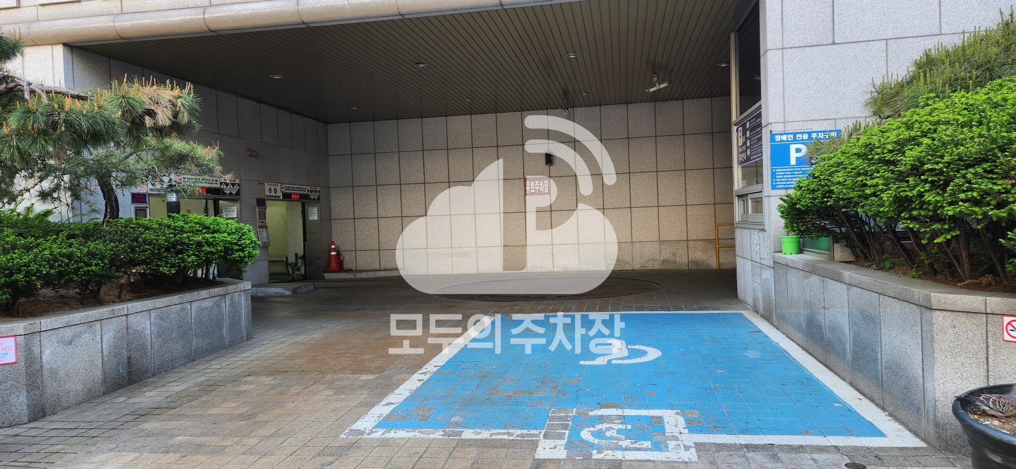 경동유니온빌딩 주차장 이미지 2