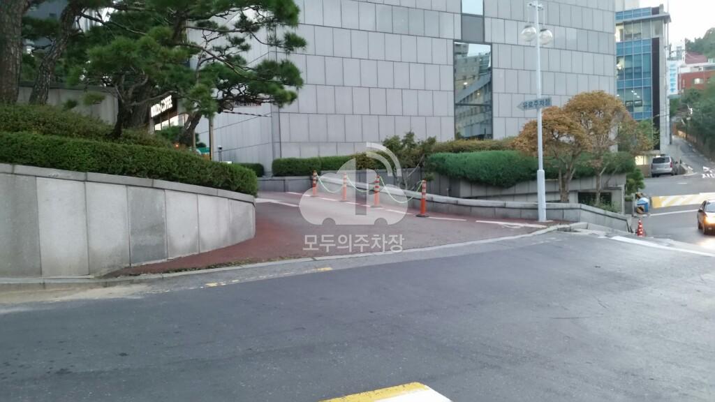 동아일보 주차장 이미지 1