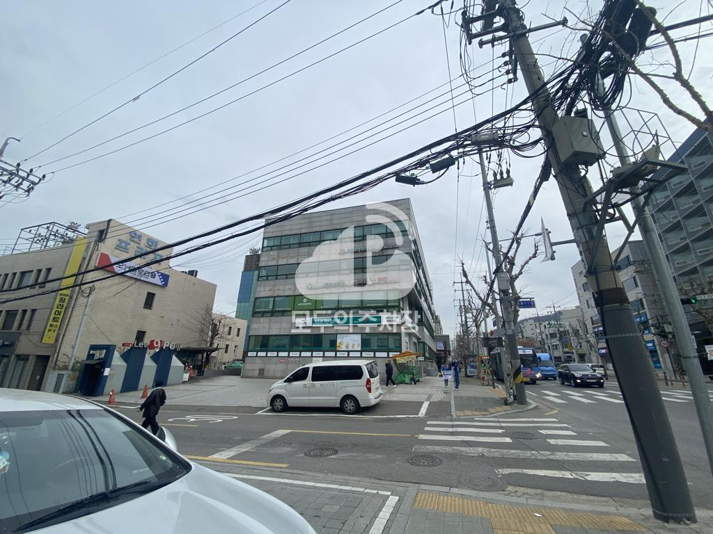 웅산빌딩 주차장 이미지 3