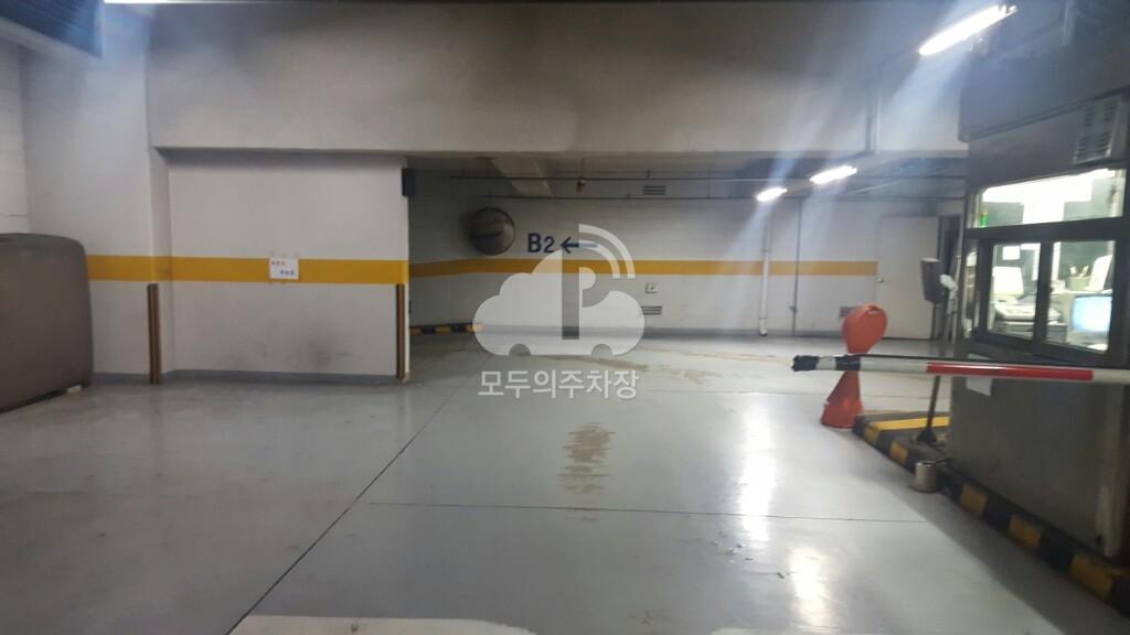 압구정스퀘어 주차장 이미지 3