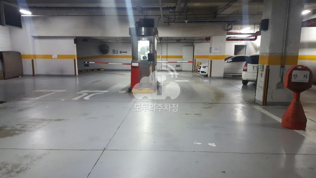 압구정스퀘어 주차장 이미지 1