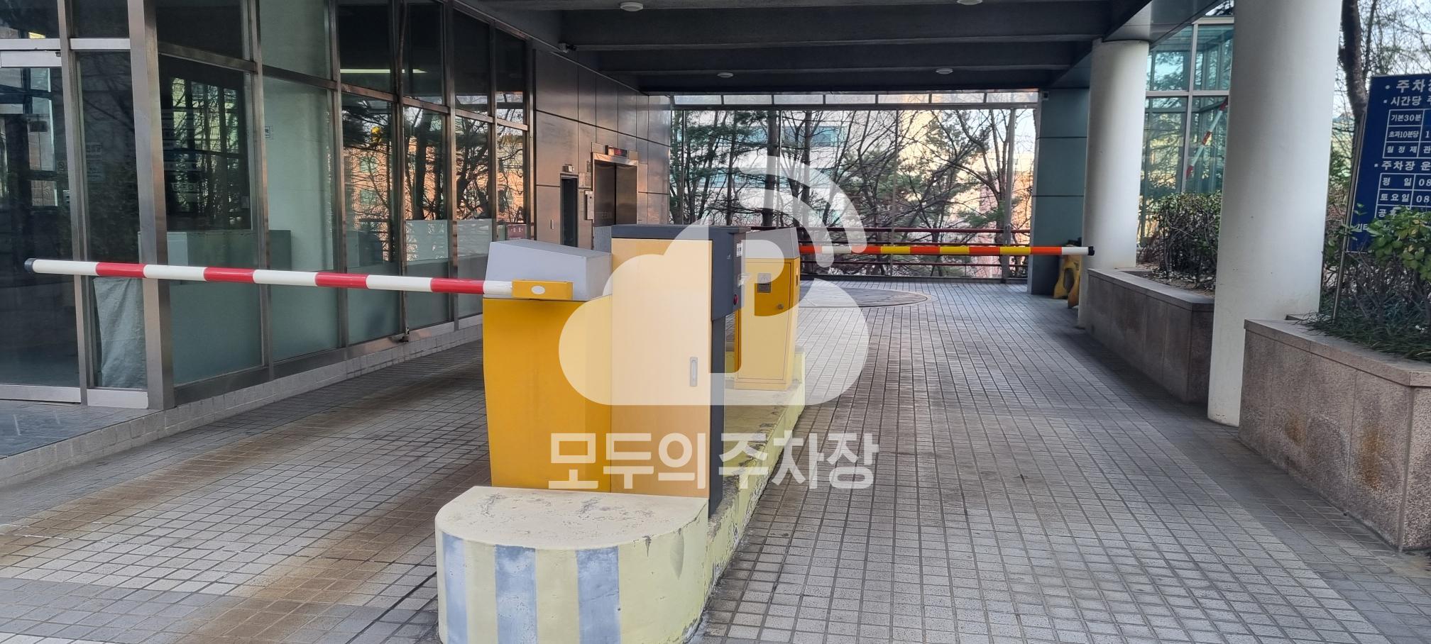 유경빌딩 주차장 이미지 2