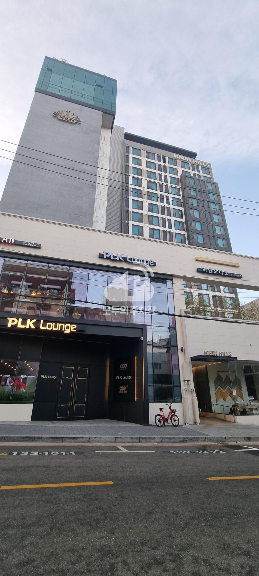 기린건축 백화점 주차장 이미지 1