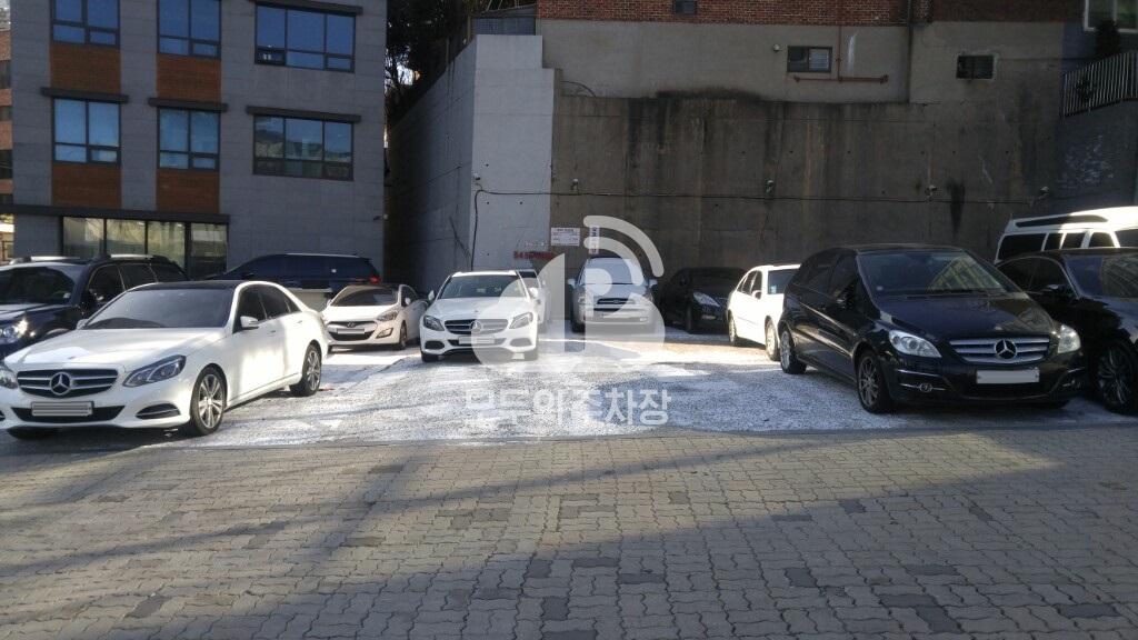 지성모터스 주차장 이미지 3