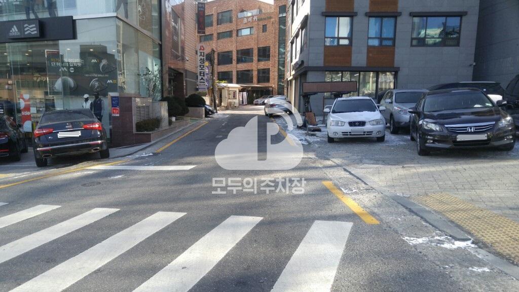 지성모터스 주차장 이미지 2