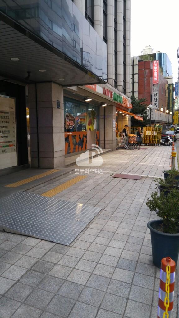 육인빌딩 주차장 이미지 2