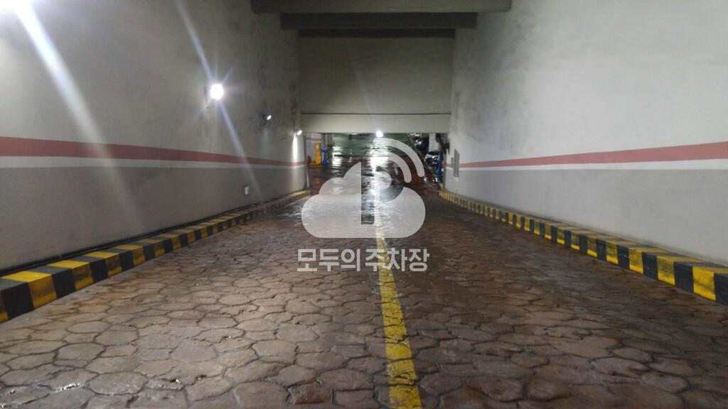 경남아너스빌 주차장 이미지 3
