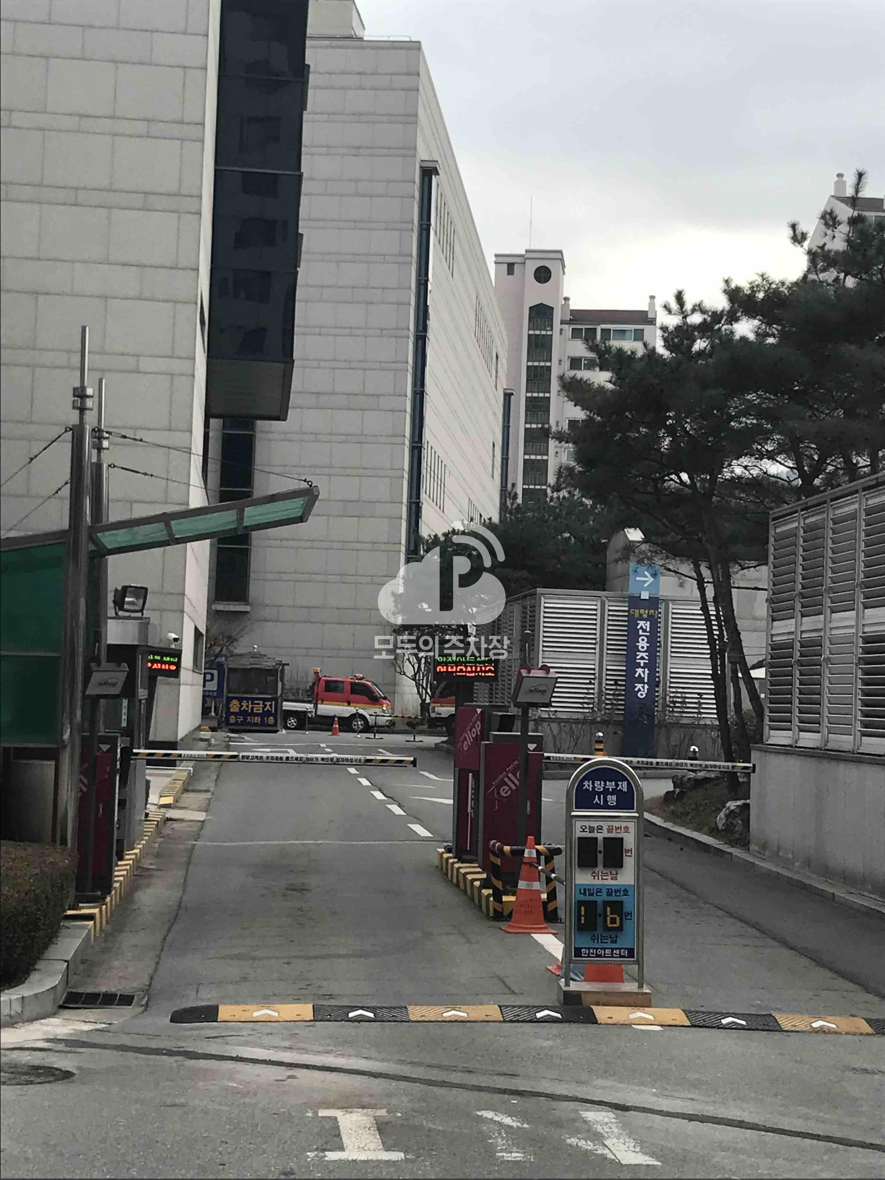 한전아트센터 주차장 이미지 2