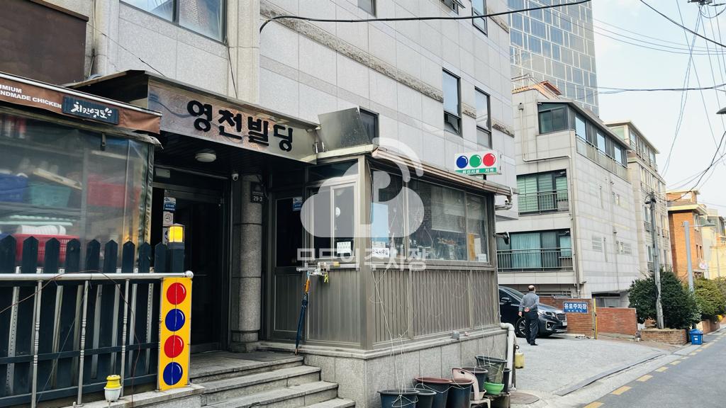 영천빌딩 주차장 이미지 1