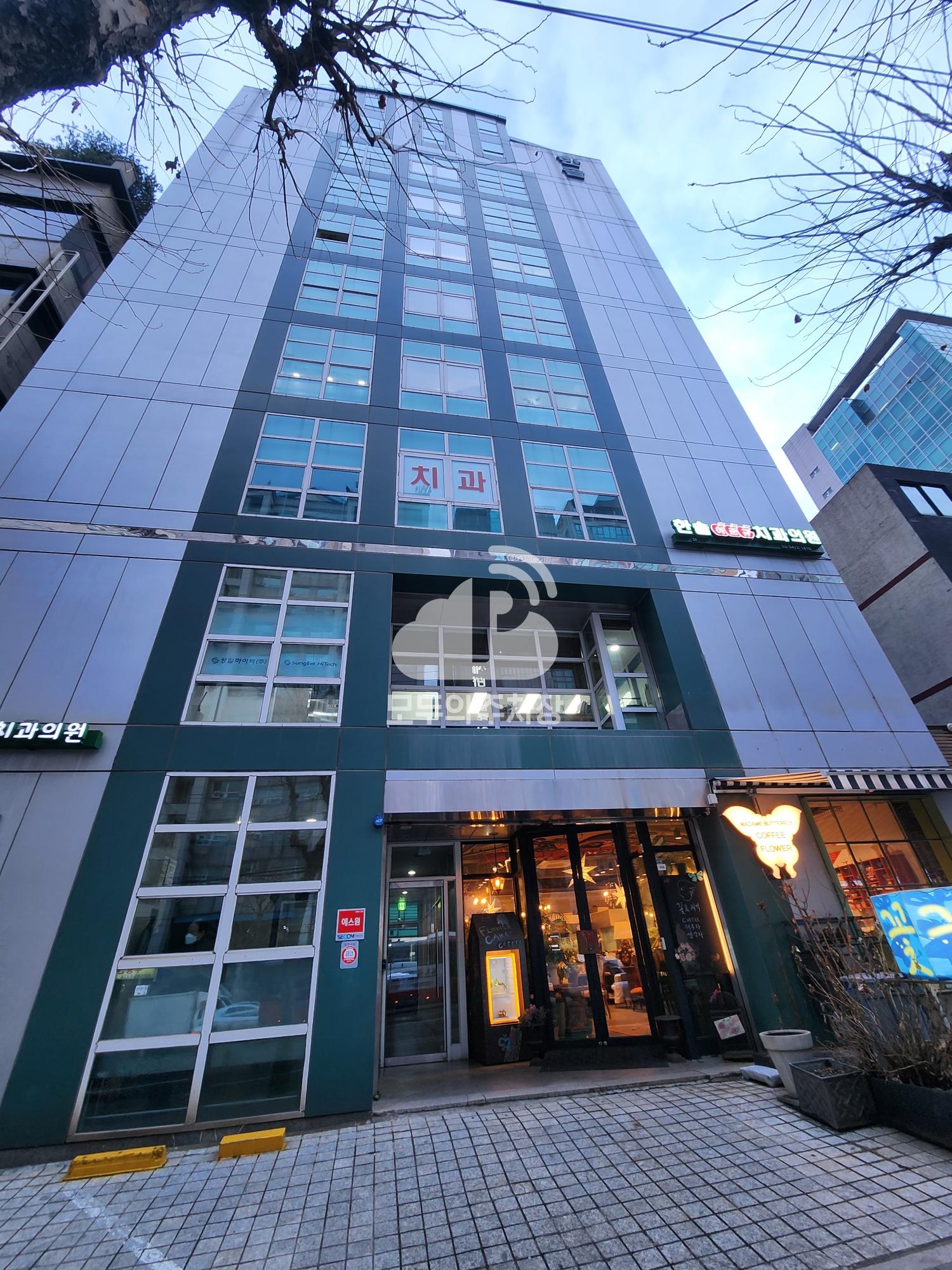 한솔빌딩 주차장 이미지 1
